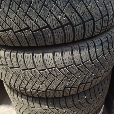 Pirelli Ice Zero R 255/50 R20