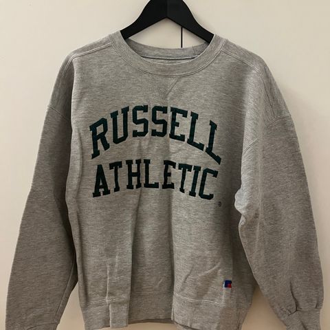 Vintage/Retro Russell Athletic genser unisex (størrelse M)