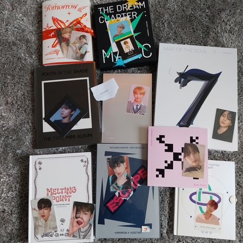 Flere Kpop albums fra TXT, BTS og Zerobaseone og photocards