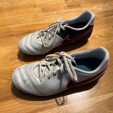 Fotballsko (Nike Tiempo, str 37,5)