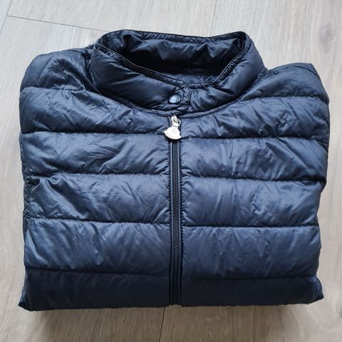 Moncler Lans jakke selges