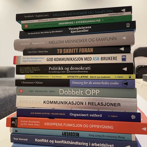 Vernepleierlitteratur (Bøker til studiet for vernepleiere/sykepleiere)