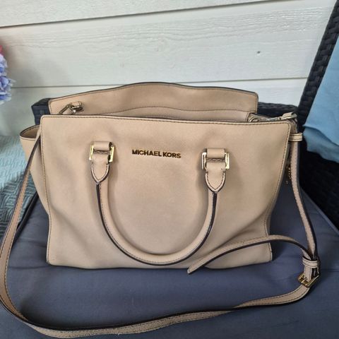 MICHAEL KORS veske 33 cm bred, 22 cm høy.