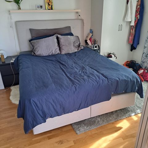 Seng selges! Ikea Evenskjer 160x200 cm m/overmadrass og sengegavl inkludert.