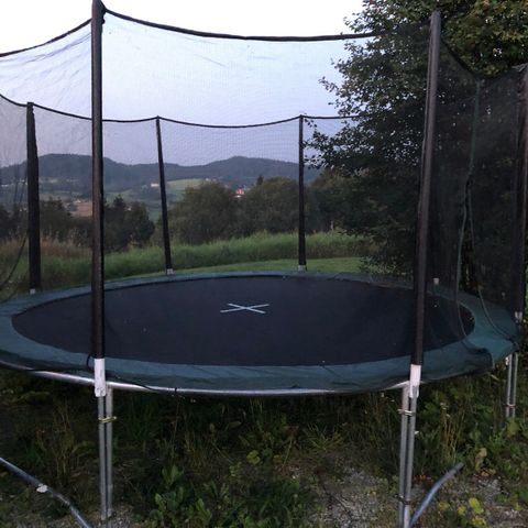 Stor trampoline