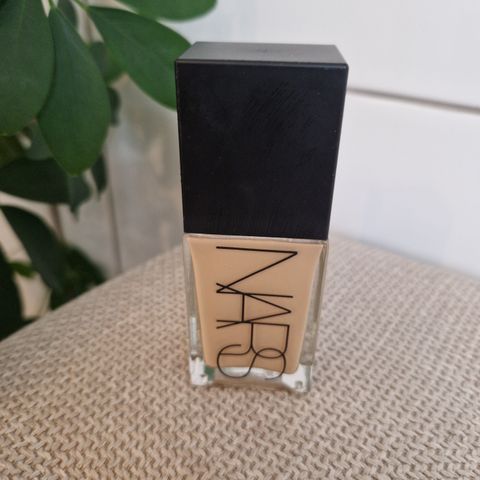 NARS light reflecting fundation