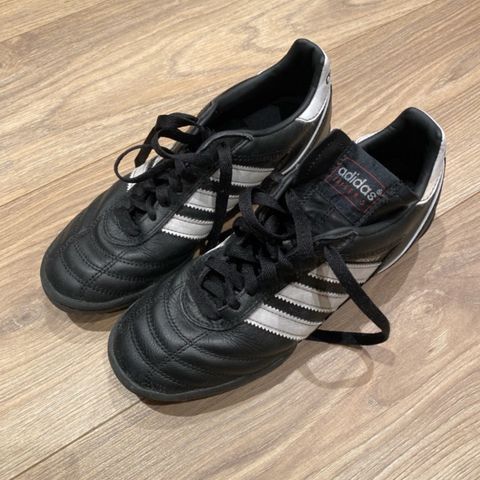 Adidas fotballsko str 36 2/3