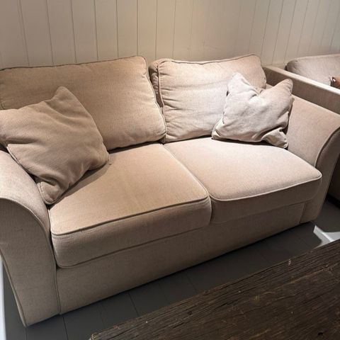 Nyrenset og veldig fin sofa