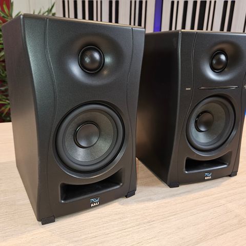 Kali Audio LP-UNF studio monitorer (SOM NY)