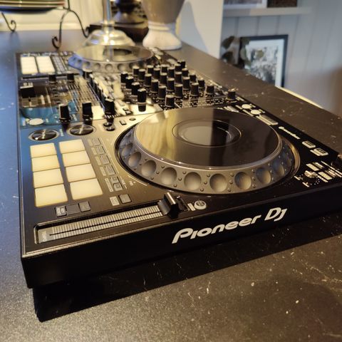 Pioneer DDJ-1000 4-channel DJ controller