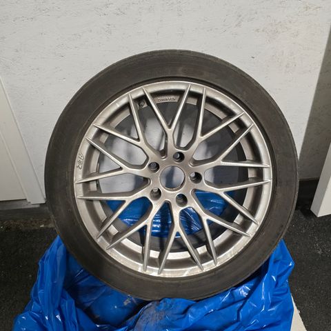 8Jx18 5x120 med 245/45r18 dekk