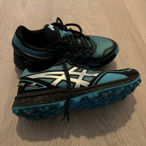 Asics Gel-Fuji piggsko størrelse 37,5