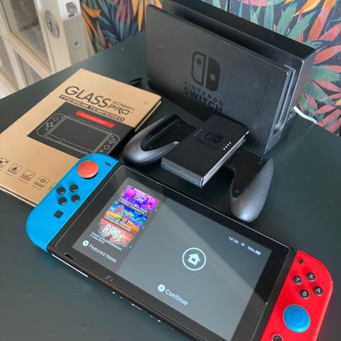 Nintendo Switch m/ 128 GB minnekort (RESERVERT)