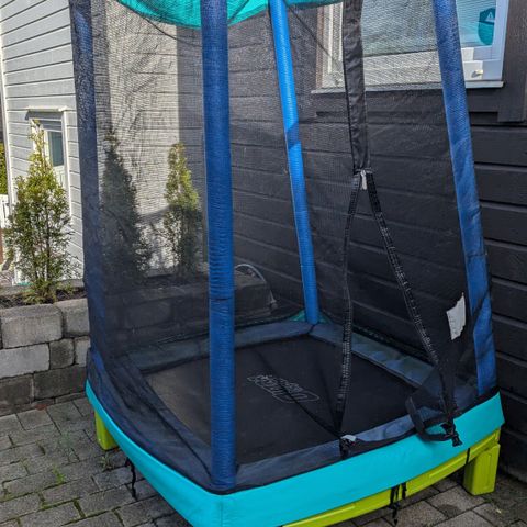 Trampoline for 2-4 år gis bort