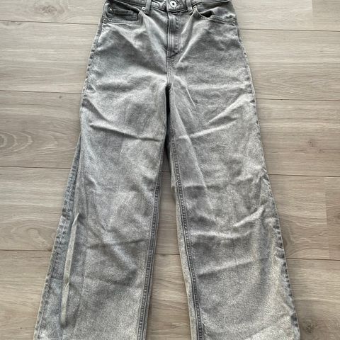 Pent og lite brukt wide high jeans str 36 / S.