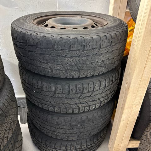 Expert/Proace/Jumpy/Vivaro Stålfelger på slitte piggfri vinterdekk 215/65r16a