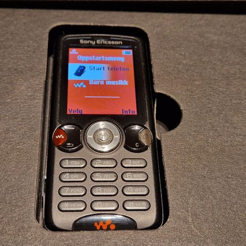 Sony Ericsson W820i pakke