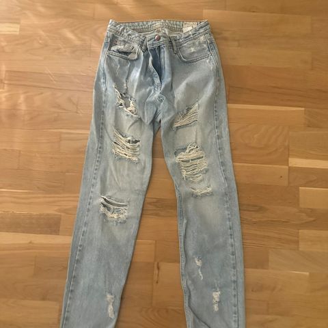 Denim bukse med hull