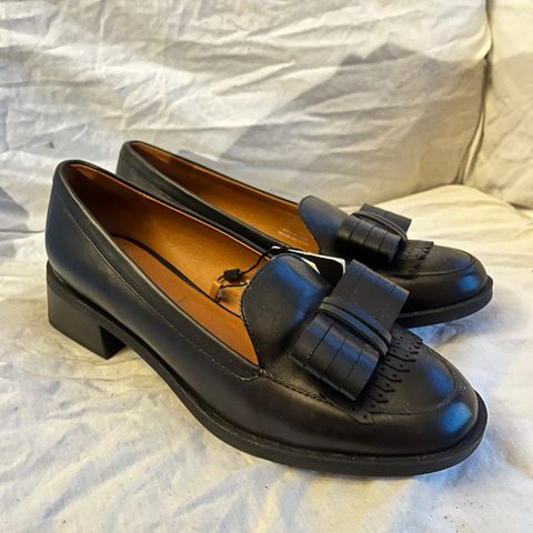 Sorte loafers fra Zara i skinn str 39 - ny i eske!