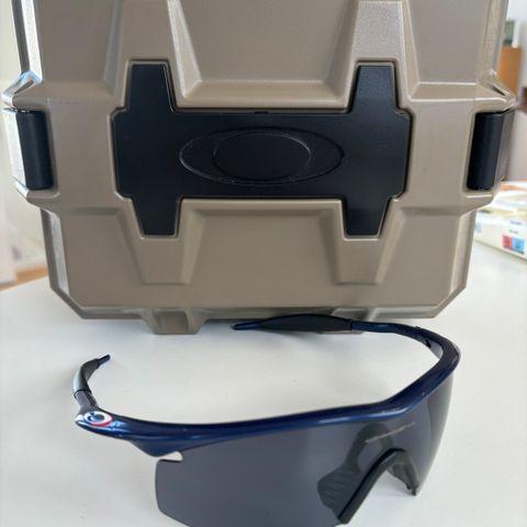 Oakley M-Frame USA limited edition