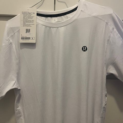 Lululemon tshirt (hvit)