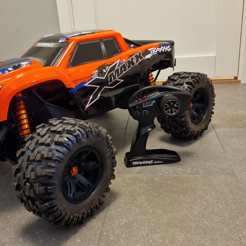 Ubrukt Traxxas X-Maxx 8S med Batterier og Optiondeler