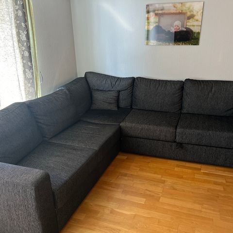 Pent brukt 5 seter sovesofa med lagringsplass og lenestol *Reservert*