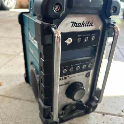 Makita dab radio