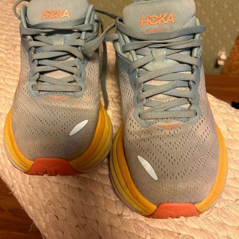 Hoka Bondi 8, str 38 2/3 kr 800,- Veldig lite brukt!