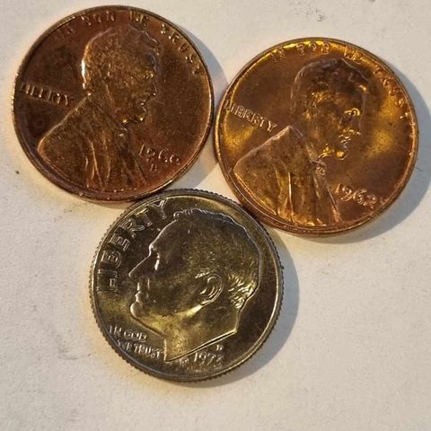 One cent 1960-D og 1962, one dime 1973-D USA