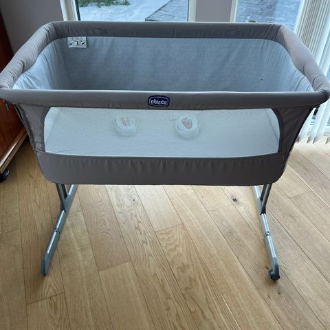 Chicco bedside crib