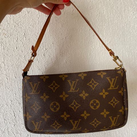 LV Pochette