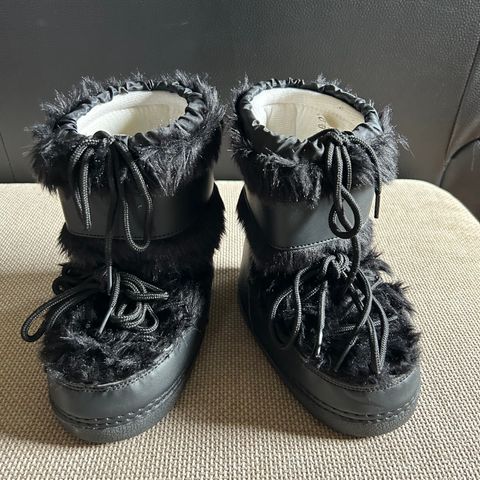 Moon boots str 30/31