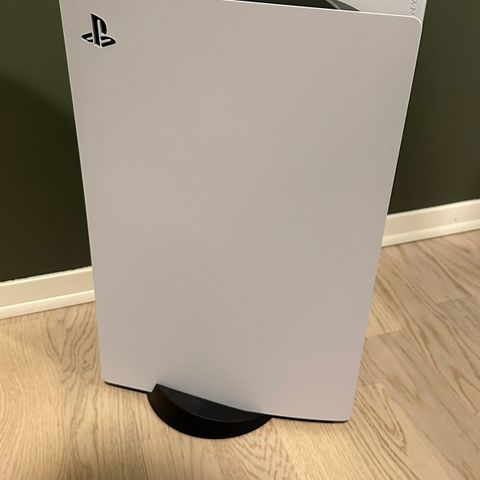 PlayStation 5 (Disc ) med fire spill og to kontrollere – Meget lite brukt