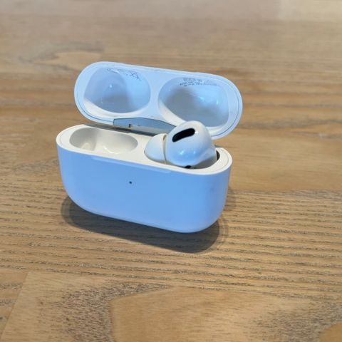 AirPods Pro Gen1: Etui og høyre øre