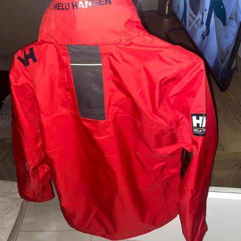 Ny Helly Hansen jakke- liten i str så vil so m