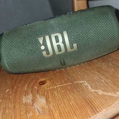 Jbl charge høytaler