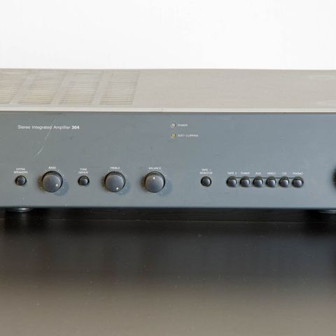 NAD Integrated Stereo Amplifier 304 pent brukt selges