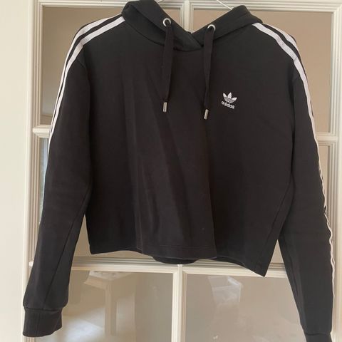 Cropped Adidas hettegenser