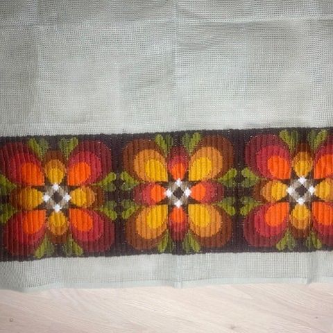 Broderings Teppe -Startet på -Fullfører du :) -Str 84x64cm