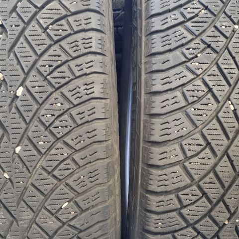 2 Vinterdekk Nokian 235 55 19