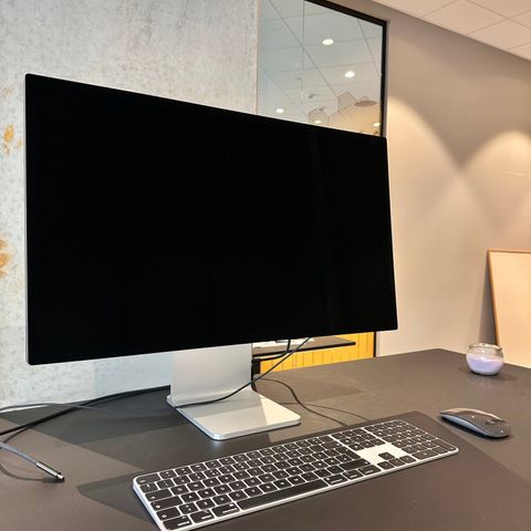 Apple Studio Display 27" – Standard glass med stativ med vinkeljustering