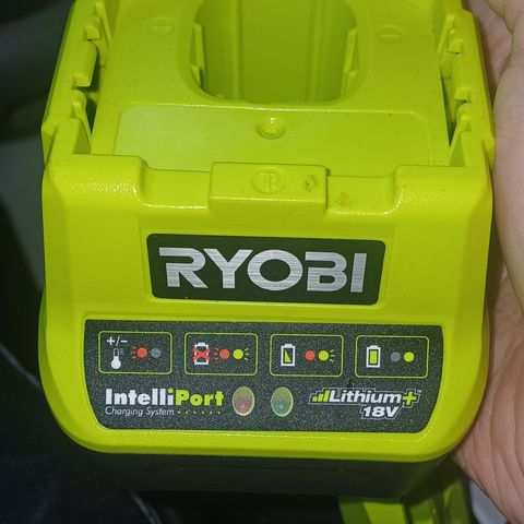 Ryobi lader