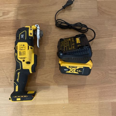 Dewalt multikutter med stort batteri pluss lader!