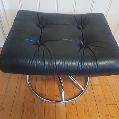 Ekornes puff / krakk /skammel i skinn