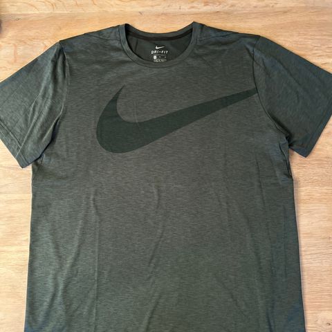 T-skjorte Nike XL