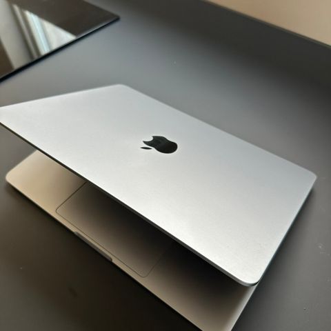 Mac Book Air M2 (kjøpt i 2024)