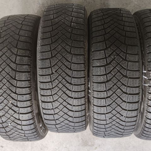 185/60R15 Pirelli vinterdekk