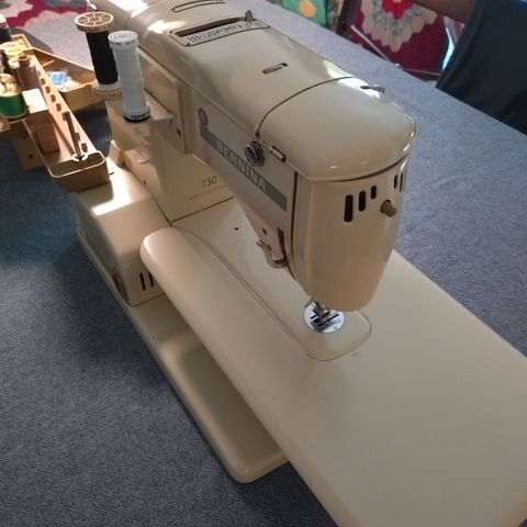 Bernina 730 -symaskin selges.