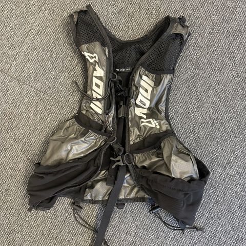 Løpevest fra inov8 str m/L